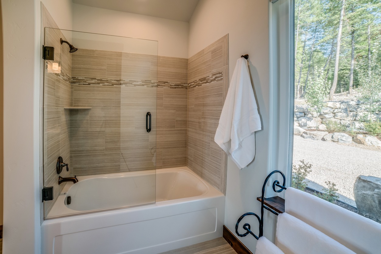 Shower & Tub Installation in Rosemount